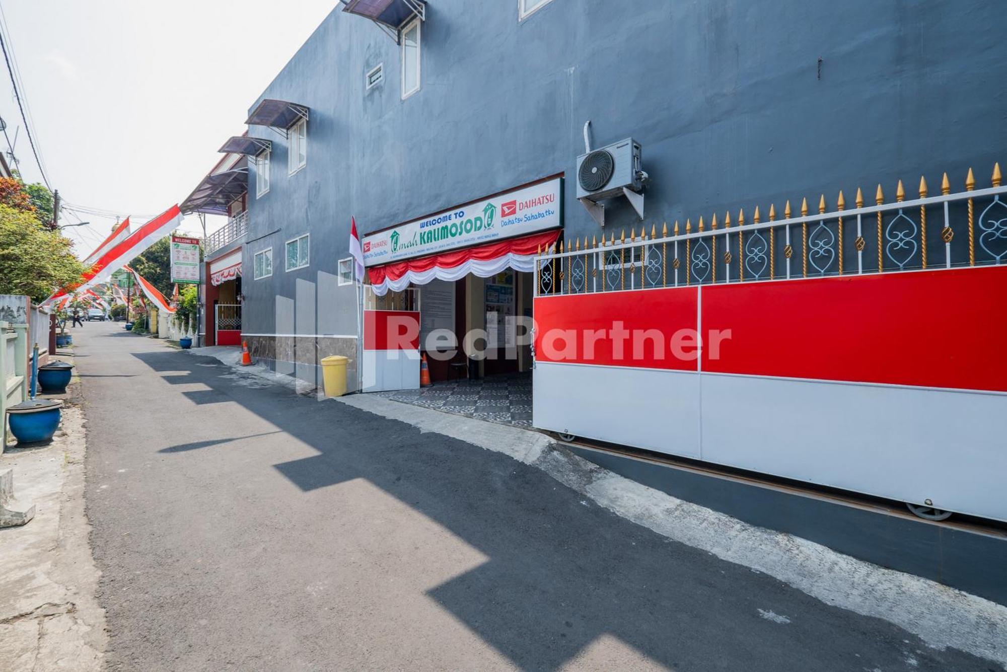 מלון Omah Kalimosodo Mitra Reddoorz Near Stasiun Malang Kota Baru מראה חיצוני תמונה