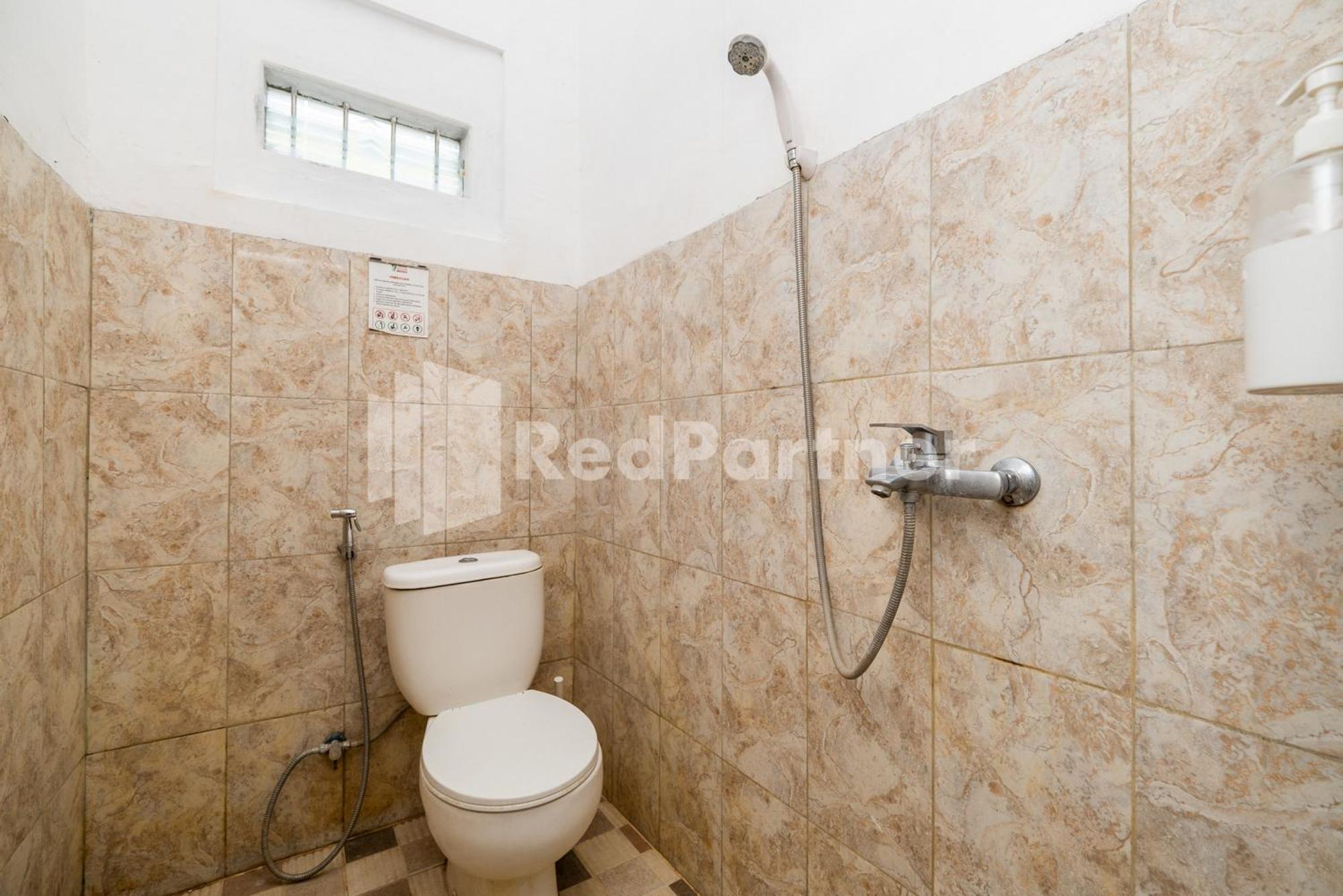 מלון Omah Kalimosodo Mitra Reddoorz Near Stasiun Malang Kota Baru מראה חיצוני תמונה