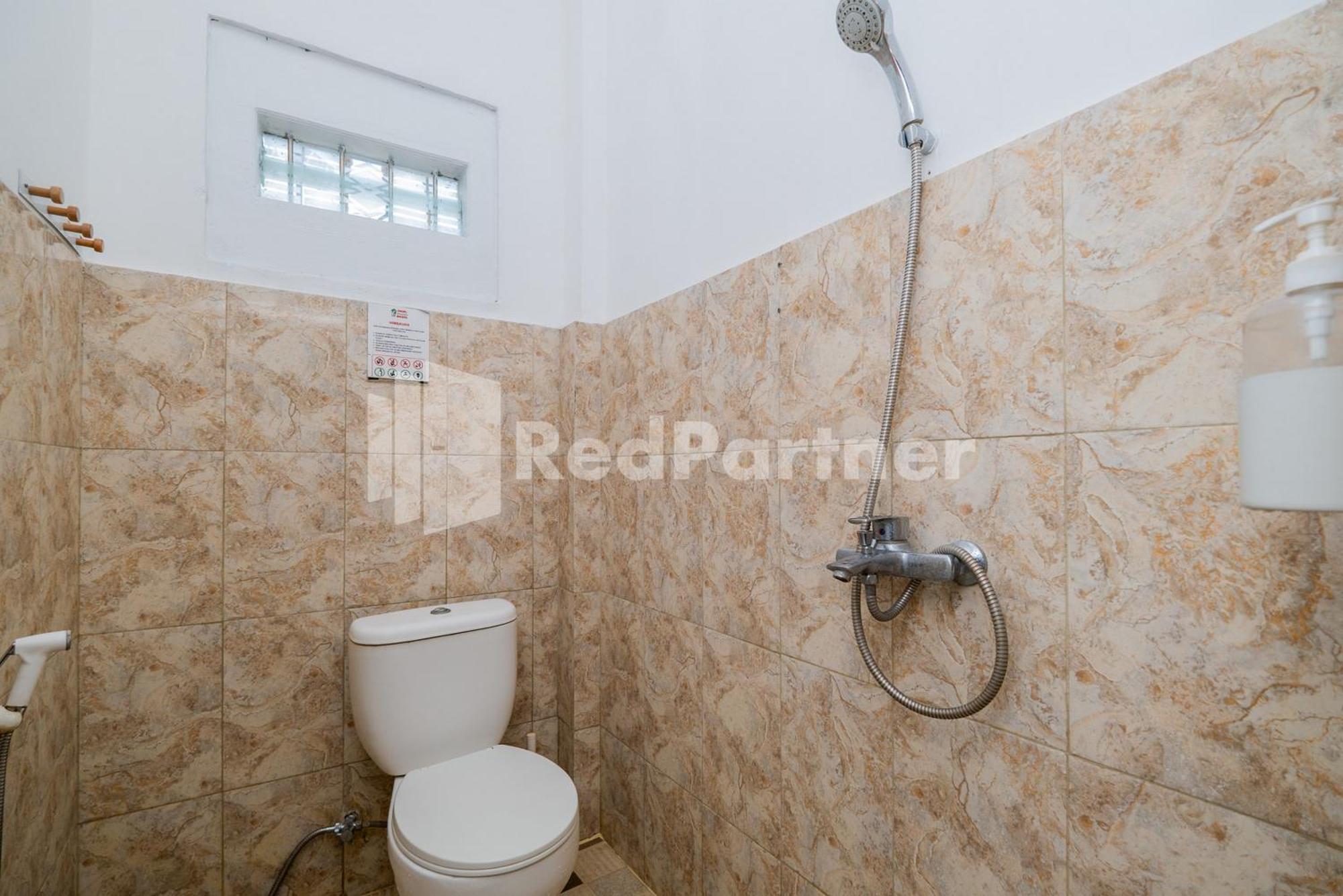 מלון Omah Kalimosodo Mitra Reddoorz Near Stasiun Malang Kota Baru מראה חיצוני תמונה
